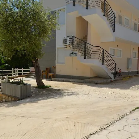 Elite 2 Kosta Affittacamere 3*